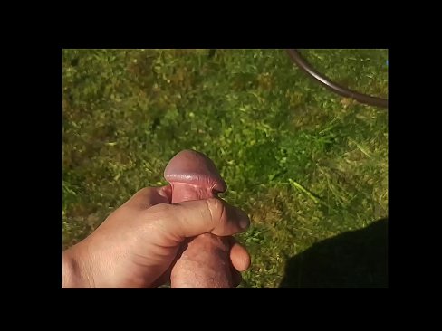 ❤️ گرم hottie پنهنجي گلابي pussy fucked حاصل ڪري ۽ هڪ اونهاري جي باغ ۾ squirt سان cums ❌️❤